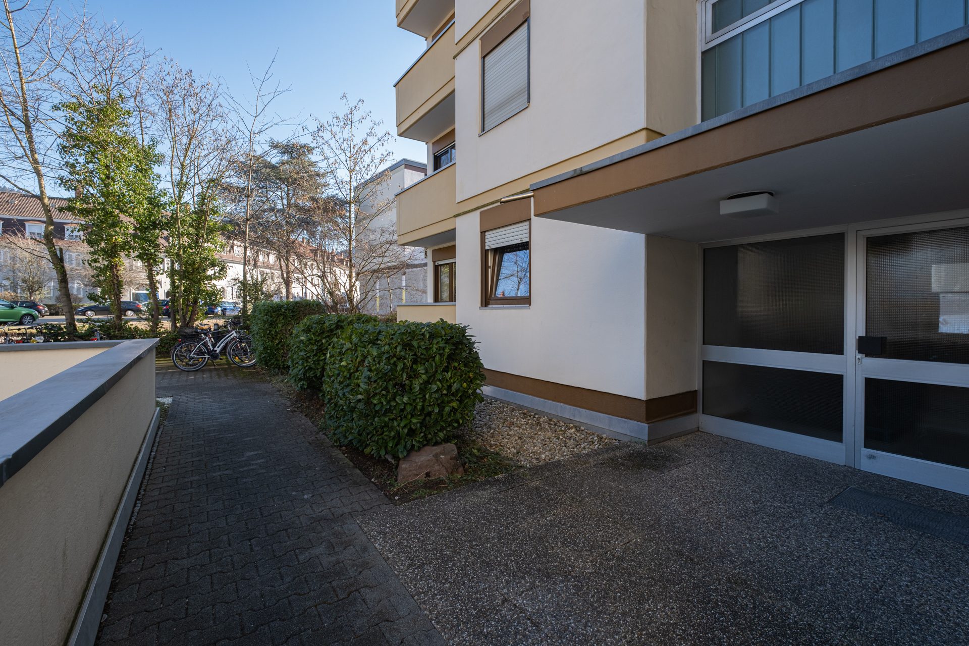 Immobilienangebot - Heidelberg - Alle - Top Lage: Renovierte 2-Zimmer-Wohnung mit Balkon
und Tiefgaragenstellplatz in HD-Handschuhsheim