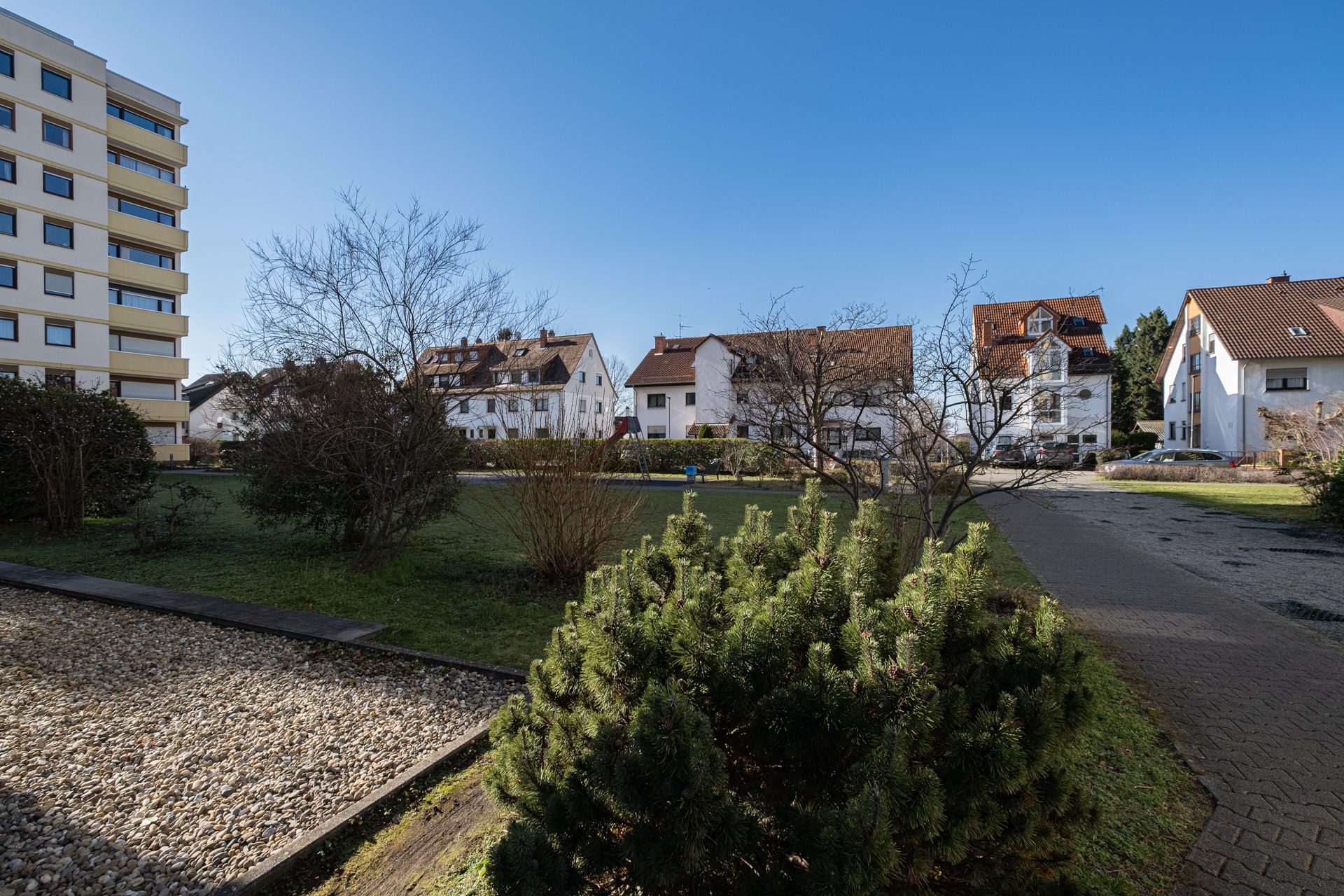 Immobilienangebot - Heidelberg - Alle - Top Lage: Renovierte 2-Zimmer-Wohnung mit Balkon
und Tiefgaragenstellplatz in HD-Handschuhsheim
