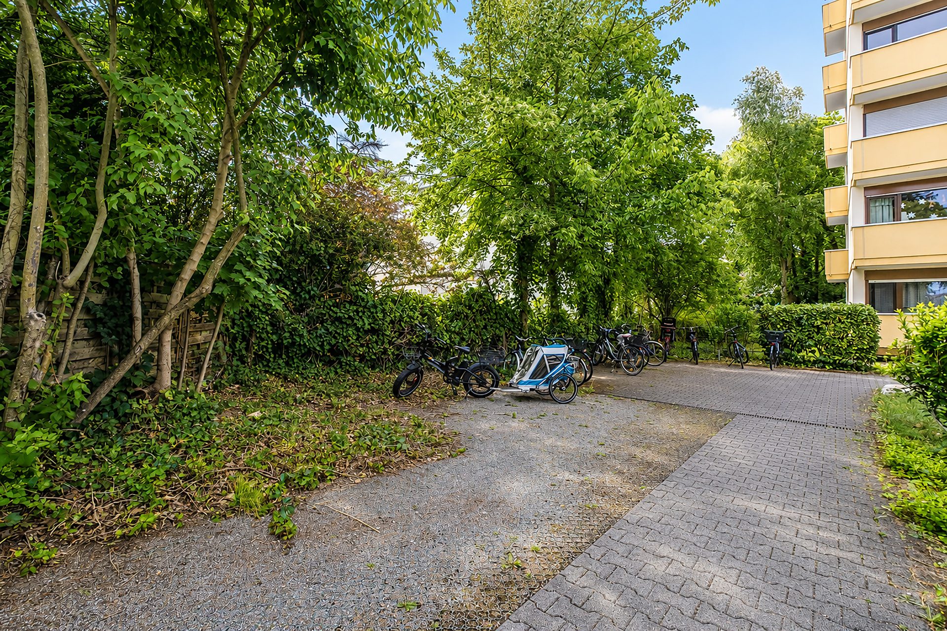 Immobilienangebot - Heidelberg - Alle - Top Lage: Renovierte 2-Zimmer-Wohnung mit Balkon
und Tiefgaragenstellplatz in HD-Handschuhsheim