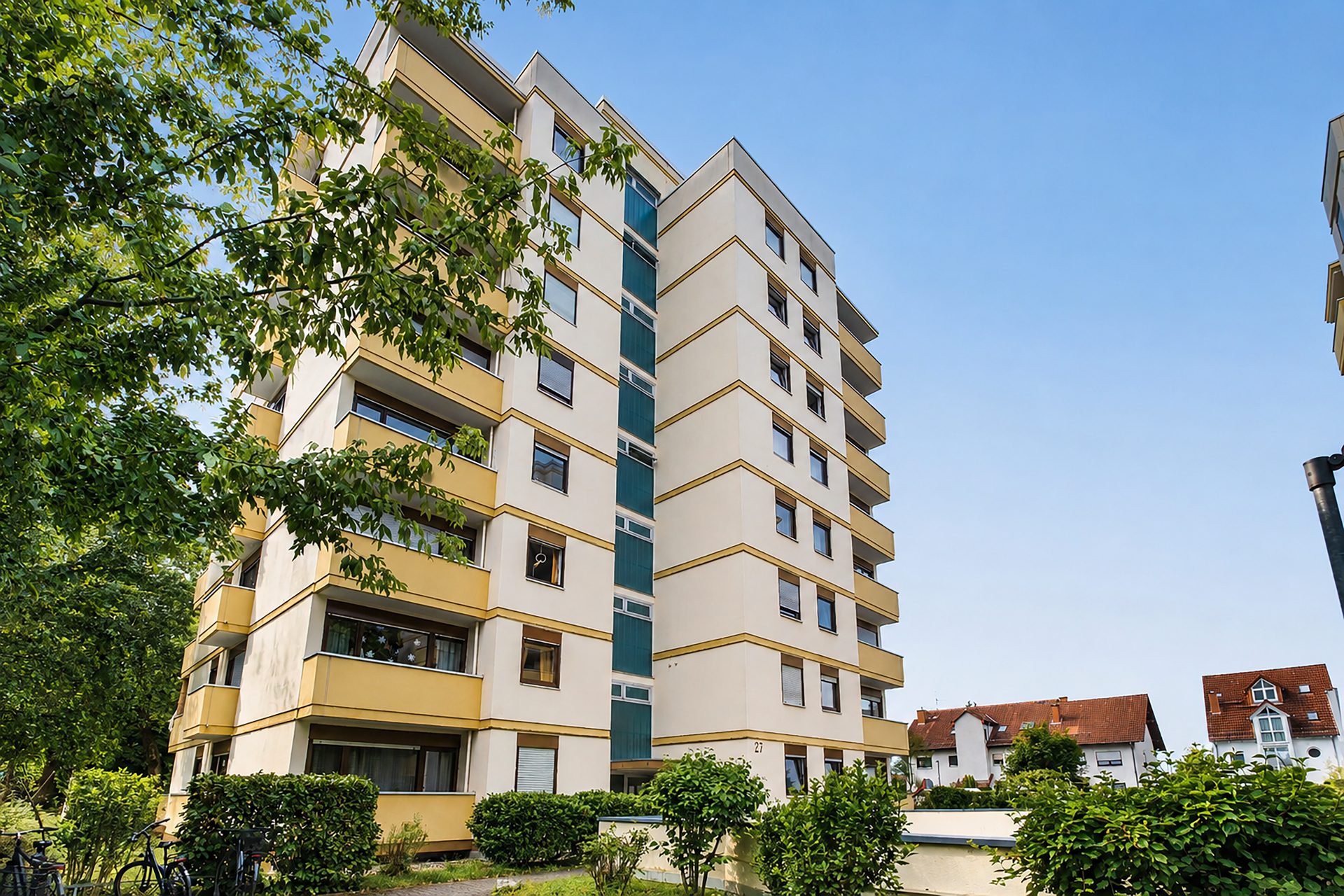 Immobilienangebot - Heidelberg - Alle - Top Lage: Renovierte 2-Zimmer-Wohnung mit Balkon
und Tiefgaragenstellplatz in HD-Handschuhsheim