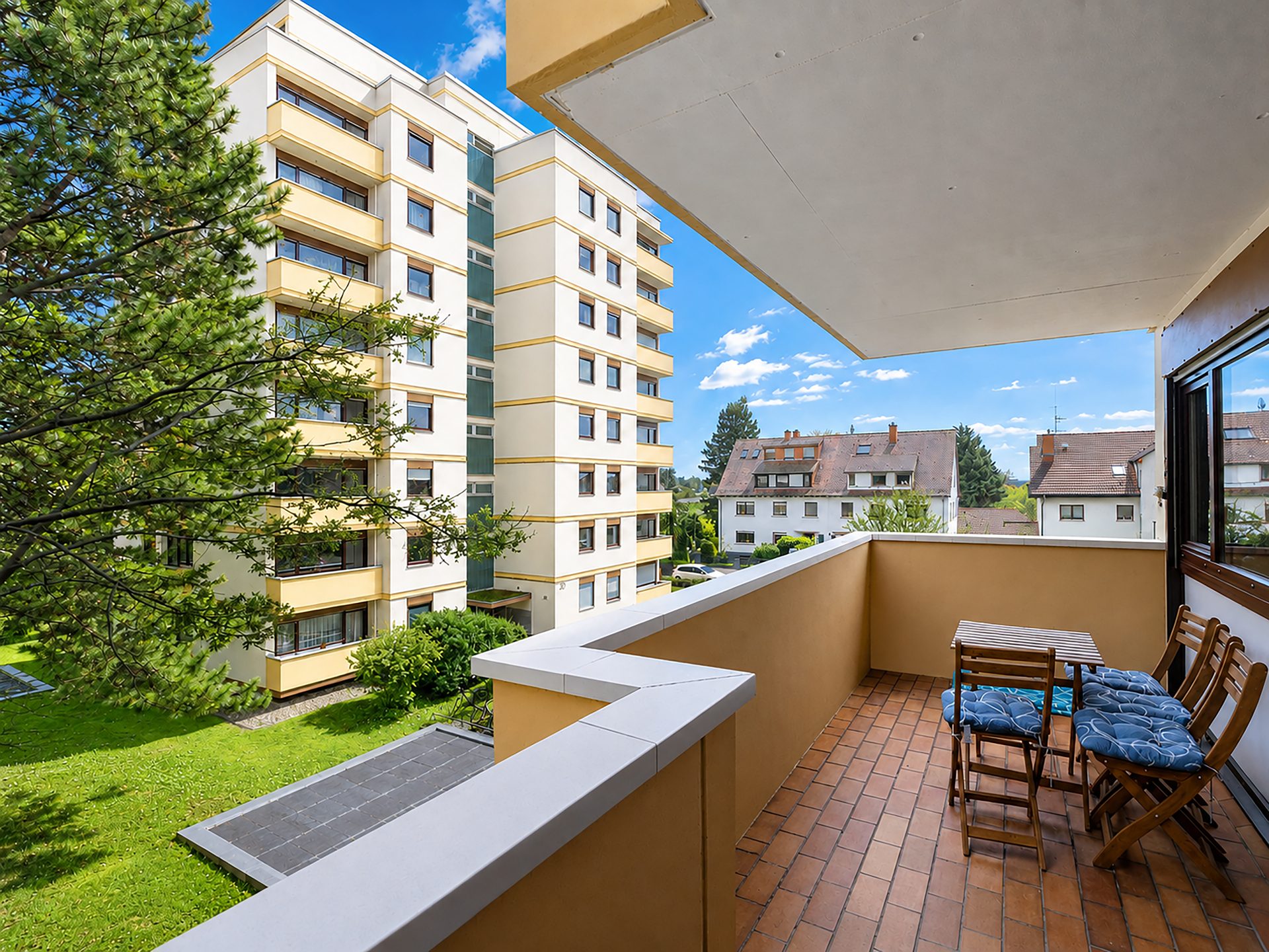 Immobilienangebot - Heidelberg - Alle - Top Lage: Renovierte 2-Zimmer-Wohnung mit Balkon
und Tiefgaragenstellplatz in HD-Handschuhsheim