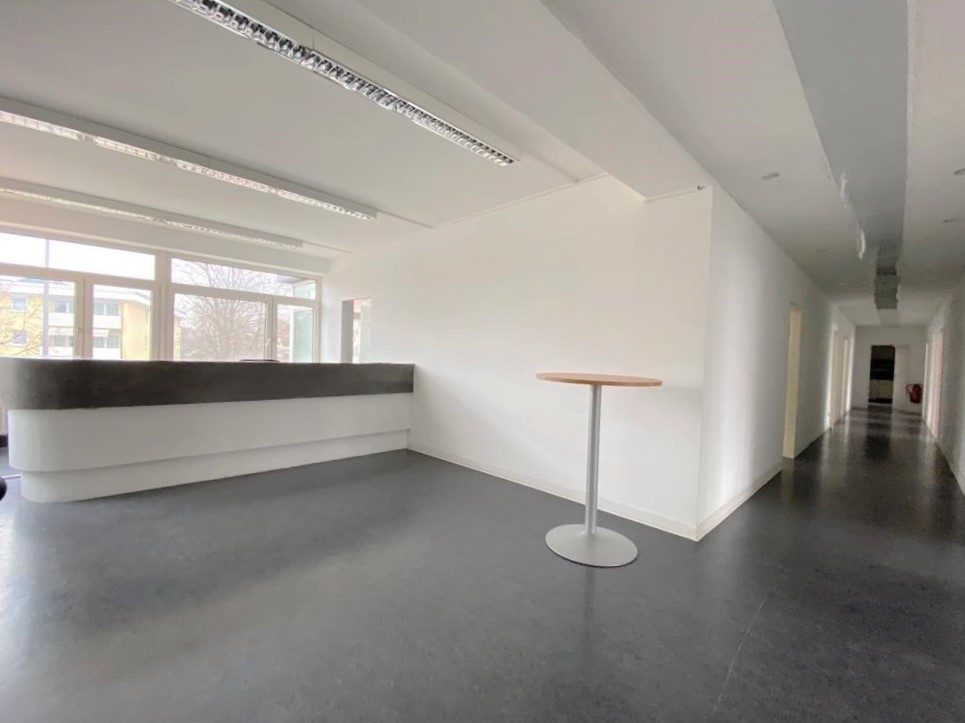 Stock Real Estate GmbH - Immobilienangebot - 81737 München - Ramersdorf-Perlach - Büro / Praxis / Ausstellungsräume - Helle Büroräume mit Dachterrasse