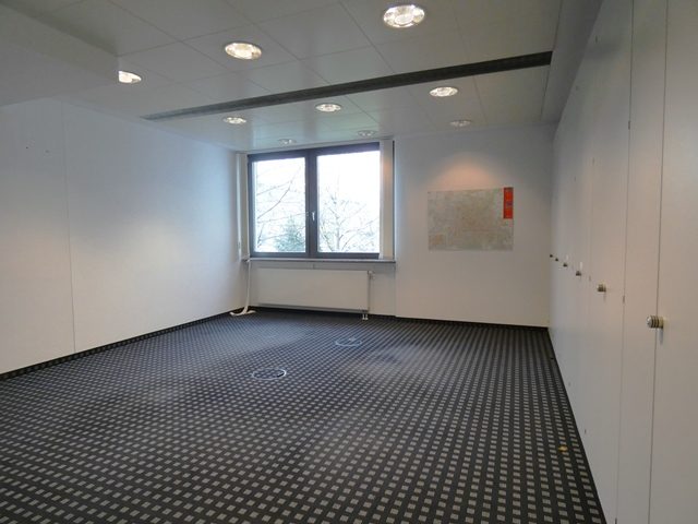 Stock Real Estate GmbH - Immobilienangebot - 80686 München - Laim - Büro / Praxis / Ausstellungsräume - Schön aufgeteilte Büroräume in super Lage
