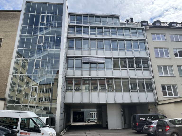 Stock Real Estate GmbH - Immobilienangebot - 80336 München - Ludwigsvorstadt-Isarvorstadt - Büro / Praxis / Ausstellungsräume - Schulungs-/ Labs- und Verwaltungsgebäude