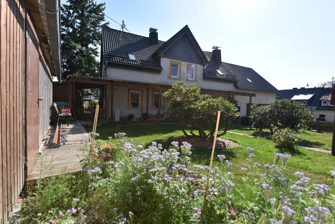 Immobilienangebot - Helmbrechts - Häuser - Haus mit Scheune und Nebengebäuden sucht Family, Gewerbetreibenden mit Platzbedarf