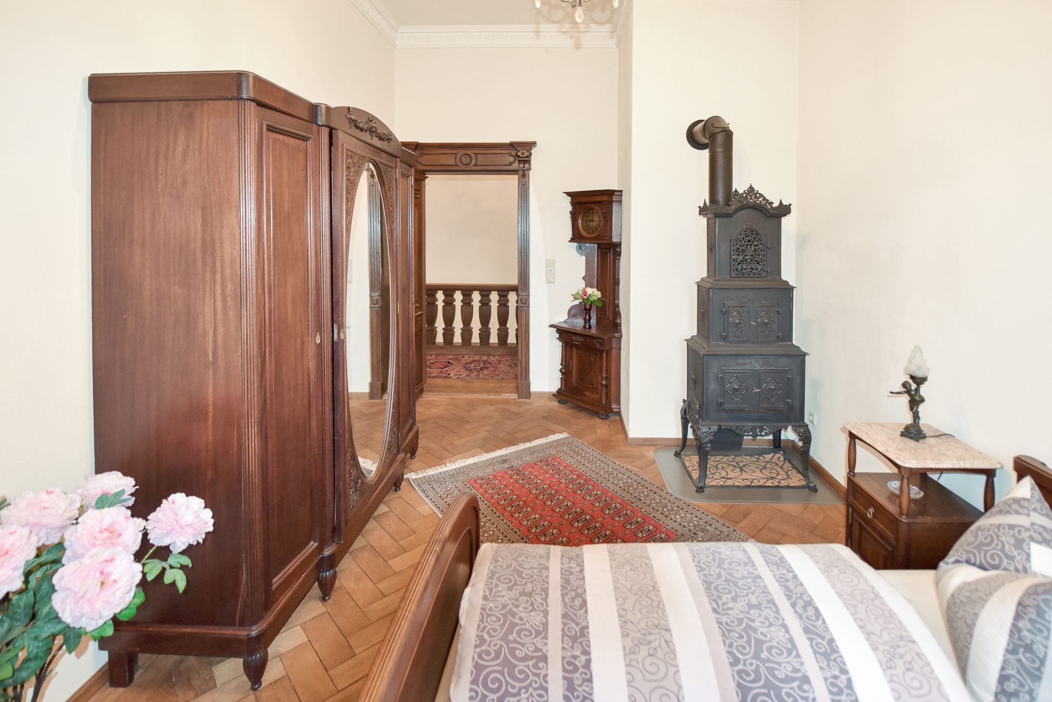 Immobilienangebot - Hof - Häuser - Schlossvilla Unikat - neu erbaut