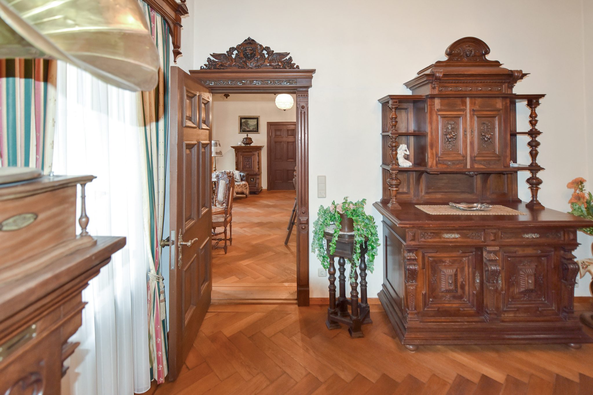 Immobilienangebot - Hof - Häuser - Schlossvilla Unikat - neu erbaut
