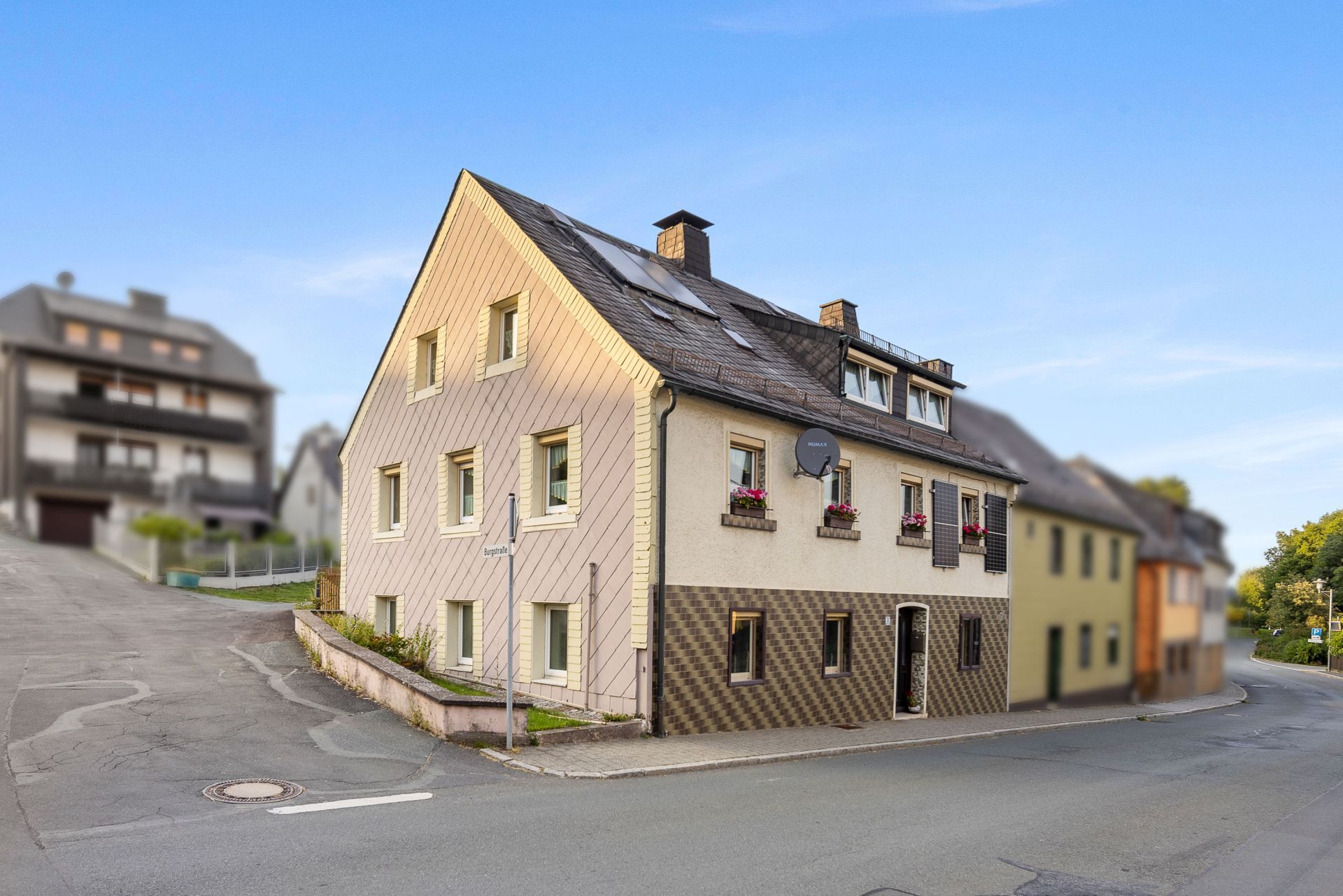 Immobilienangebot - Schwarzenbach am Wald - Häuser - Renovierte DHH mit viel Wohn-Nutzfläche