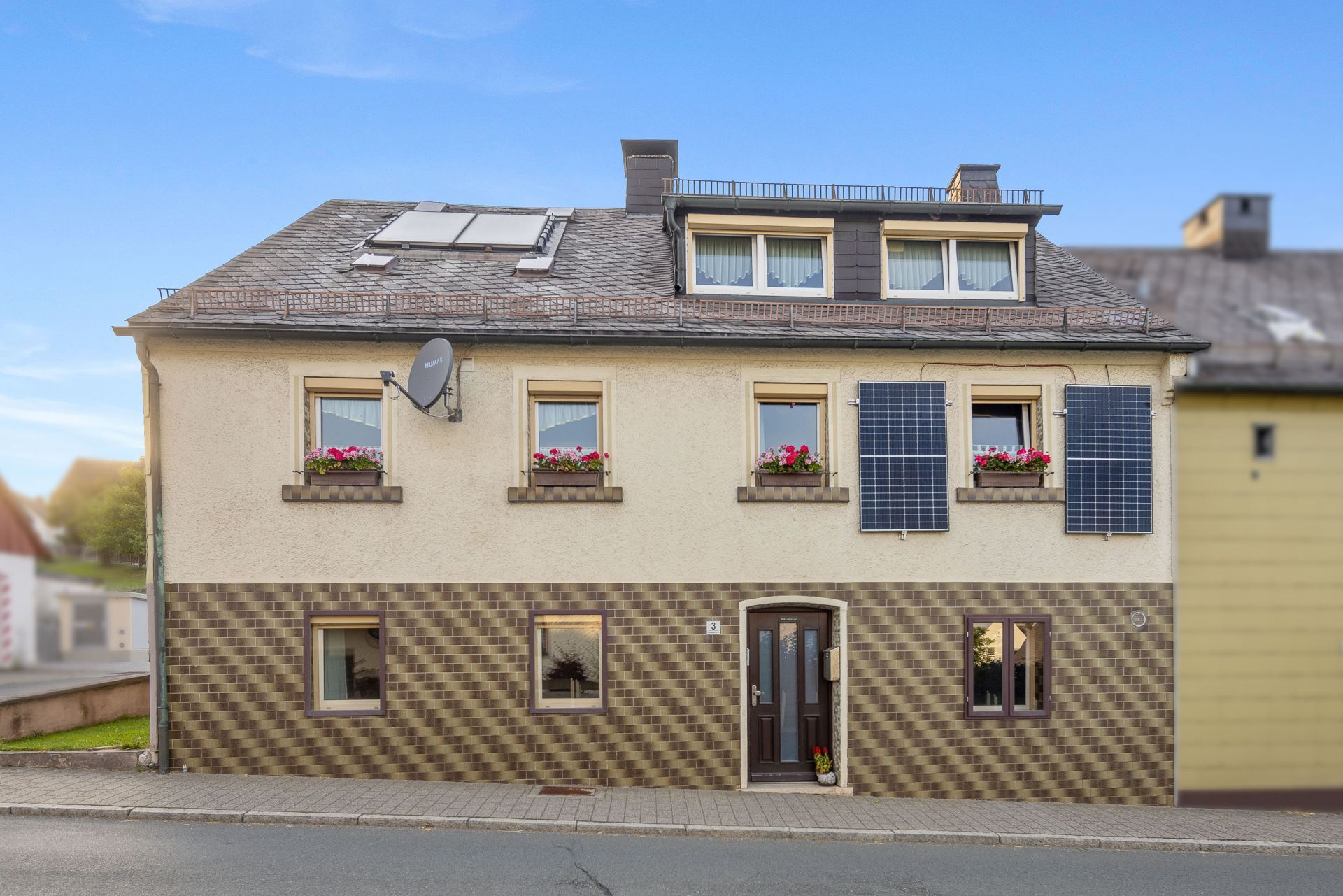 Immobilienangebot - Schwarzenbach am Wald - Häuser - Renovierte DHH mit viel Wohn-Nutzfläche
