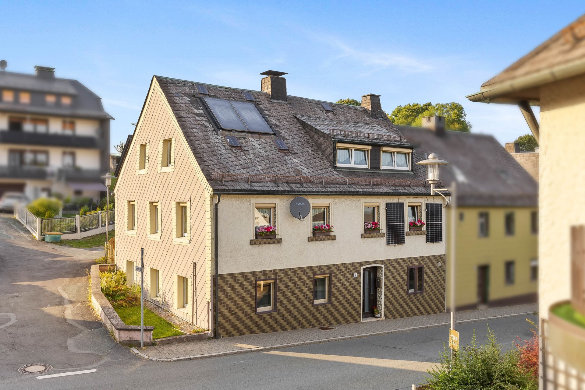 Immobilienangebot - Schwarzenbach am Wald - Häuser - Renovierte DHH mit viel Wohn-Nutzfläche