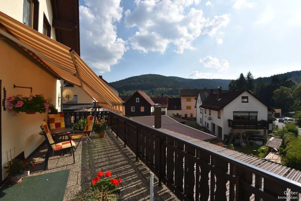 Immobilienangebot - Wallenfels - Häuser - Gut erhaltenes Haus mit sehr großem Balkon
