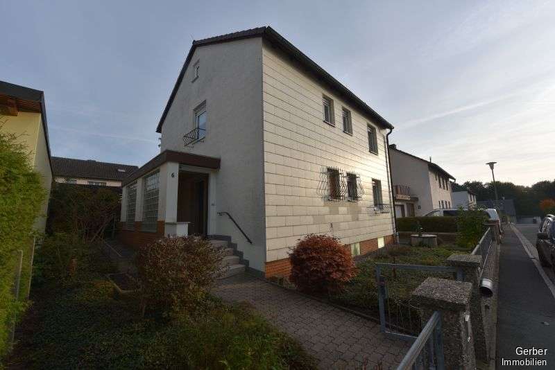 Immobilienangebot - Naila - Häuser - Einfamilienhaus mit schönem Garten und Garage
in Naila, beliebte Wohnlage.