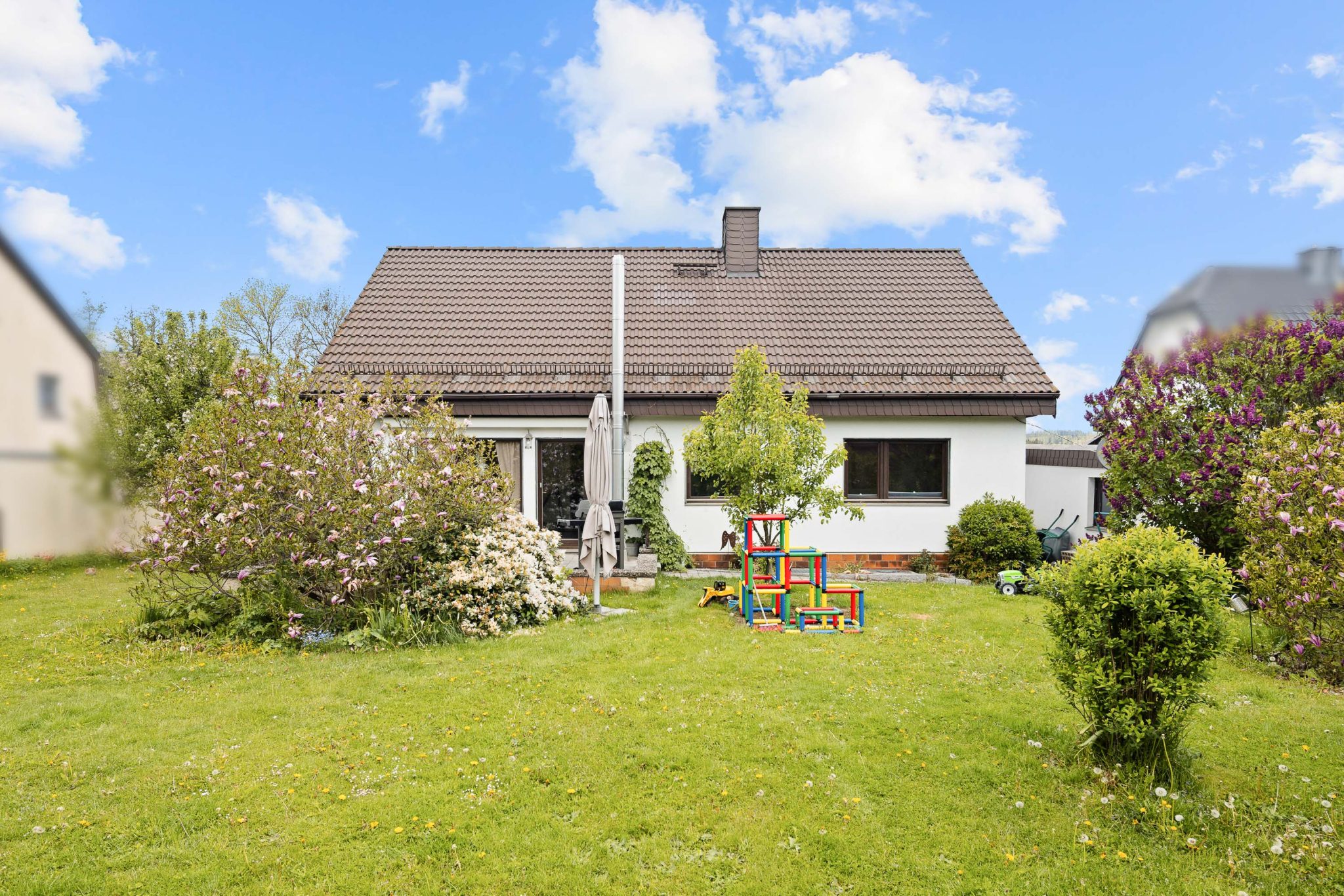 Immobilienangebot - Selbitz - Häuser - Familienglück: Dachgeschoss neu ausgebaut (Erstbezug)