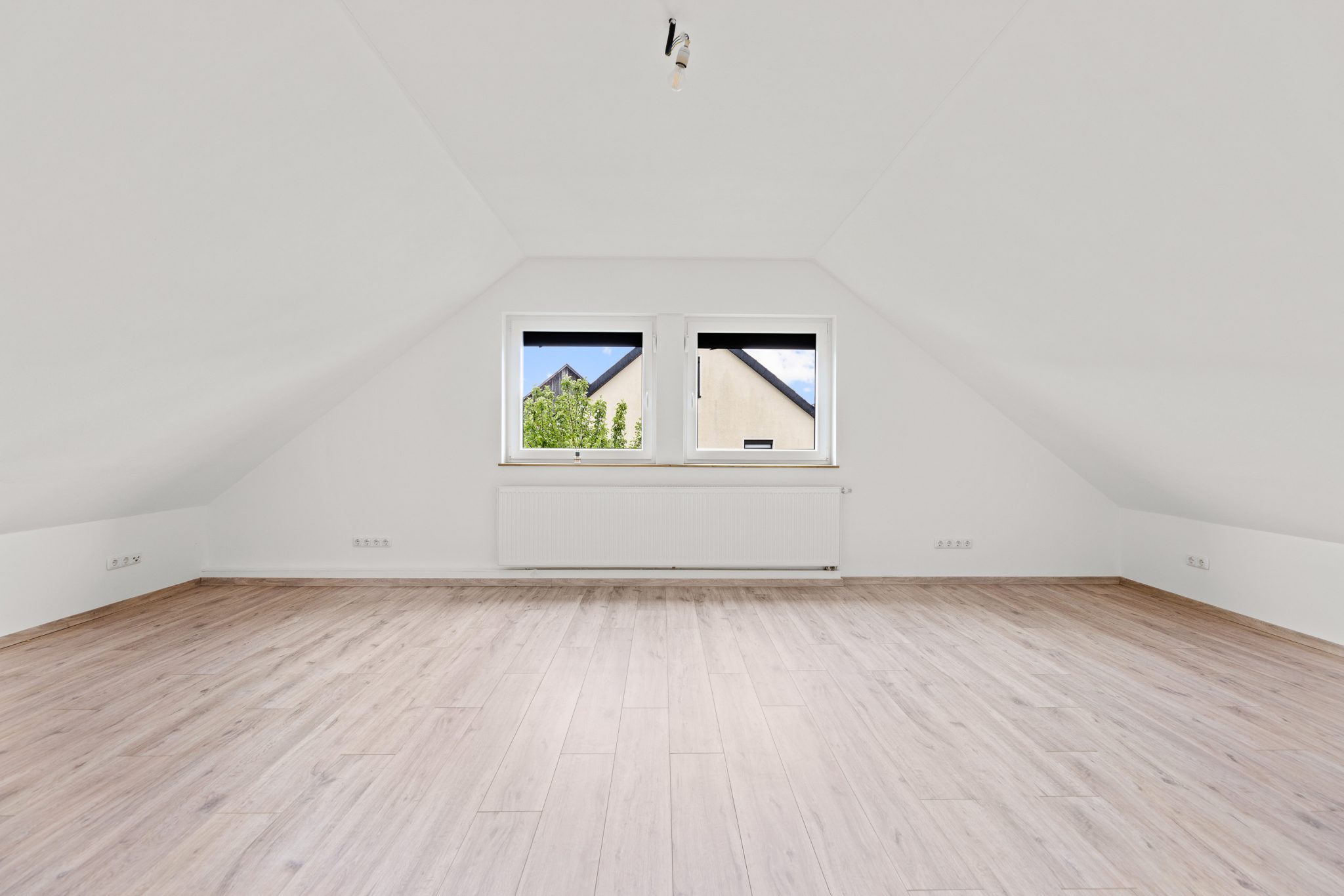 Immobilienangebot - Selbitz - Häuser - Familienglück: Dachgeschoss neu ausgebaut (Erstbezug)
