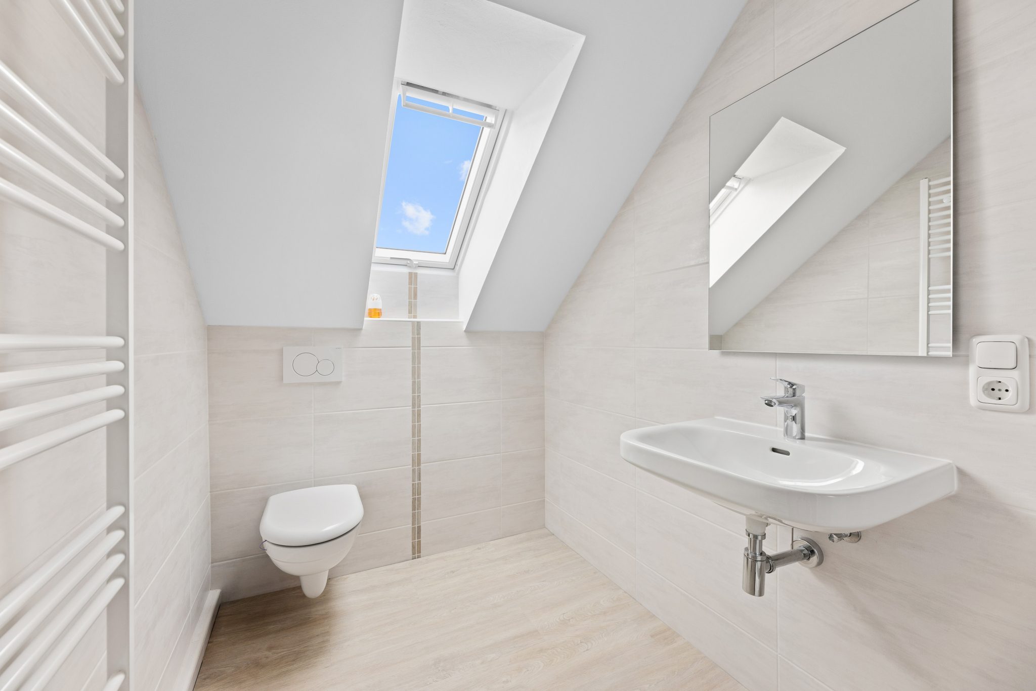 Immobilienangebot - Selbitz - Häuser - Familienglück: Dachgeschoss neu ausgebaut (Erstbezug)