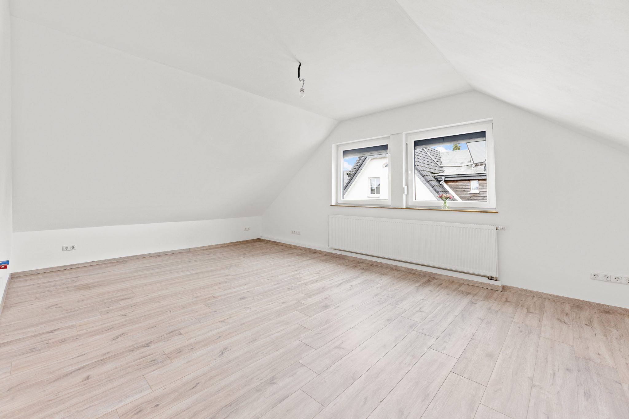 Immobilienangebot - Selbitz - Häuser - Familienglück: Dachgeschoss neu ausgebaut (Erstbezug)