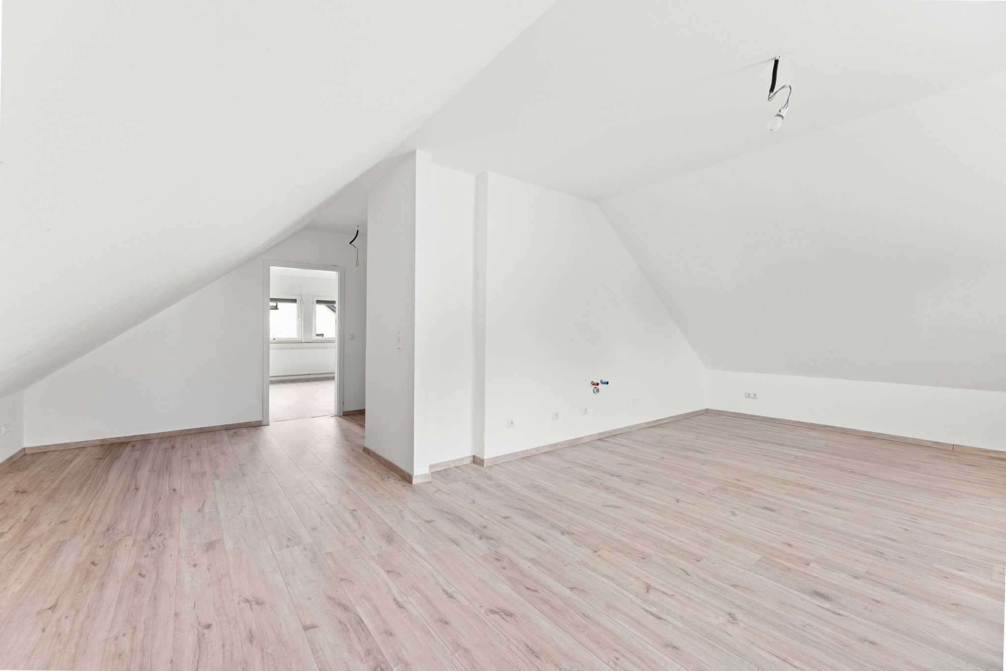 Immobilienangebot - Selbitz - Häuser - Familienglück: Dachgeschoss neu ausgebaut (Erstbezug)