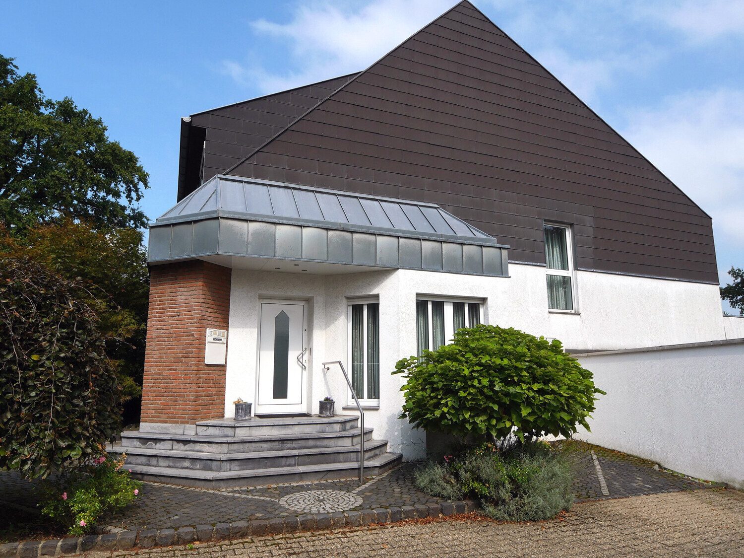 Immobilienangebot - Aachen / Laurensberg - Alle - Familienfreundliches Reiheneckhaus mit Garten, Sauna und Garage in Aachen-Laurensberg!