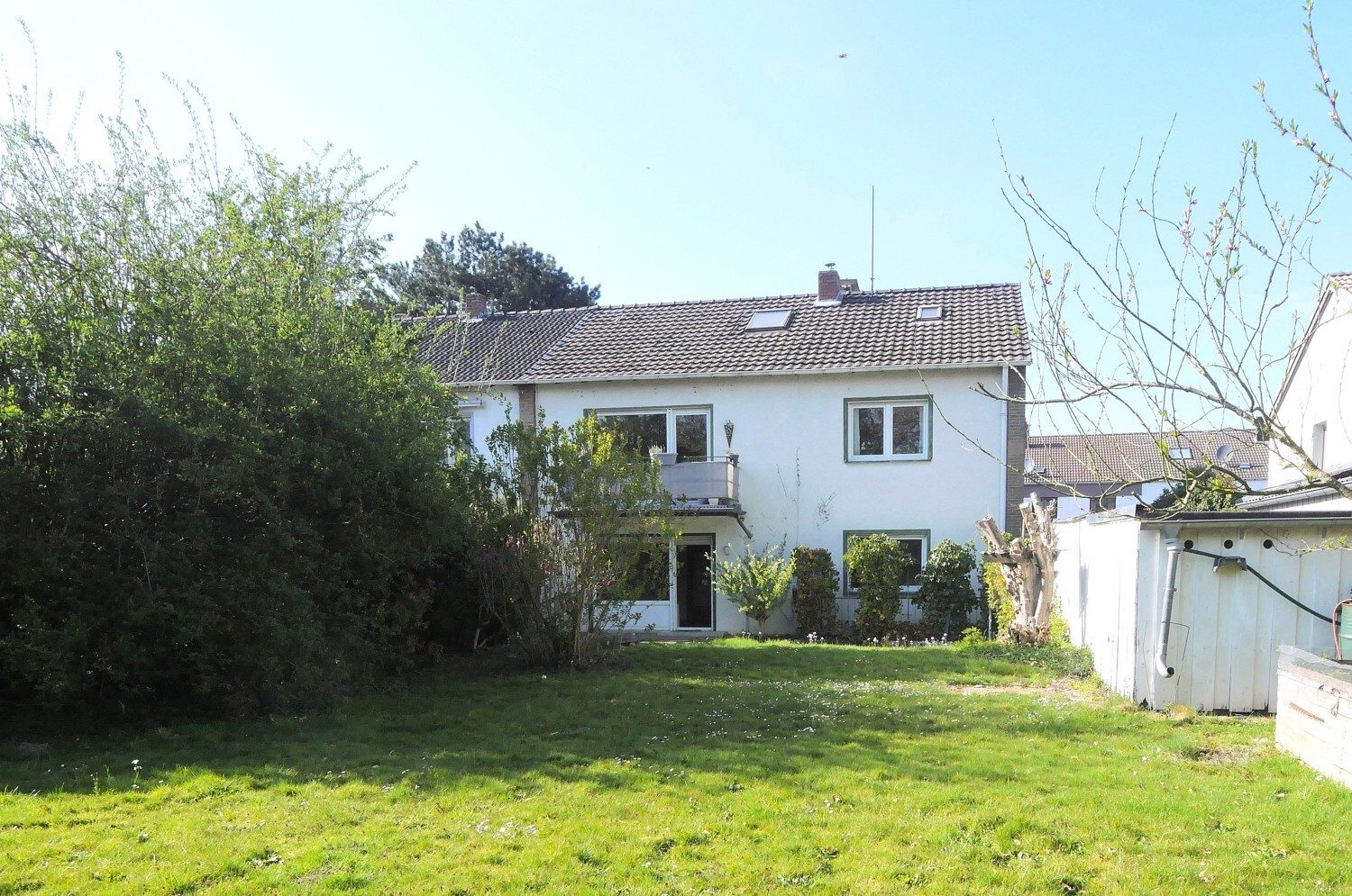 Immobilienangebot - Aachen-Richterich - Alle - Potenzialstarkes 2-Parteien-Haus mit großzügigem Garten und Garage in Aachen Richterich!