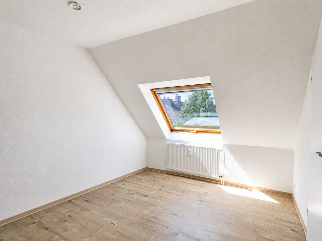 Immobilienangebot - Aachen / Eilendorf - Alle - Bezugsfreie 2-Zimmer-Dachgeschosswohnung in Aachen-Eilendorf - perfekt für Singles oder Paare!