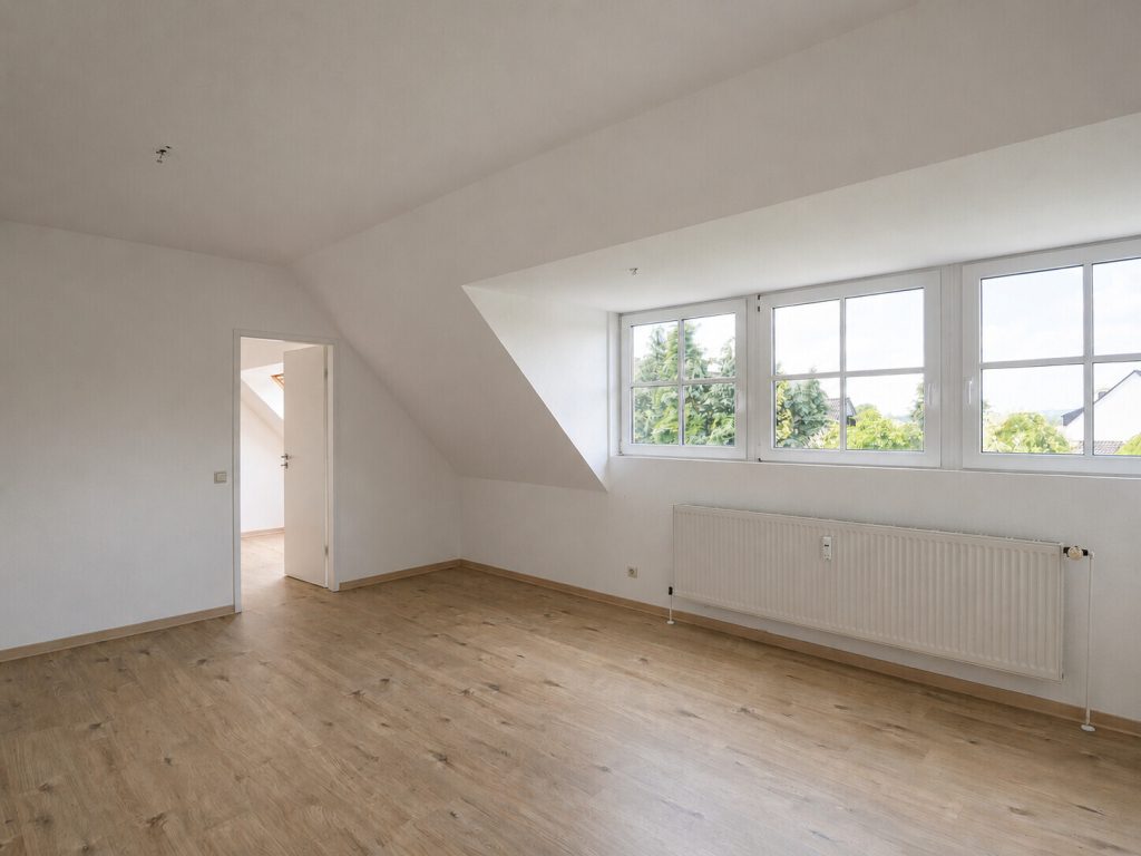 Immobilienangebot - Aachen / Eilendorf - Alle - Bezugsfreie 2-Zimmer-Dachgeschosswohnung in Aachen-Eilendorf - perfekt für Singles oder Paare!