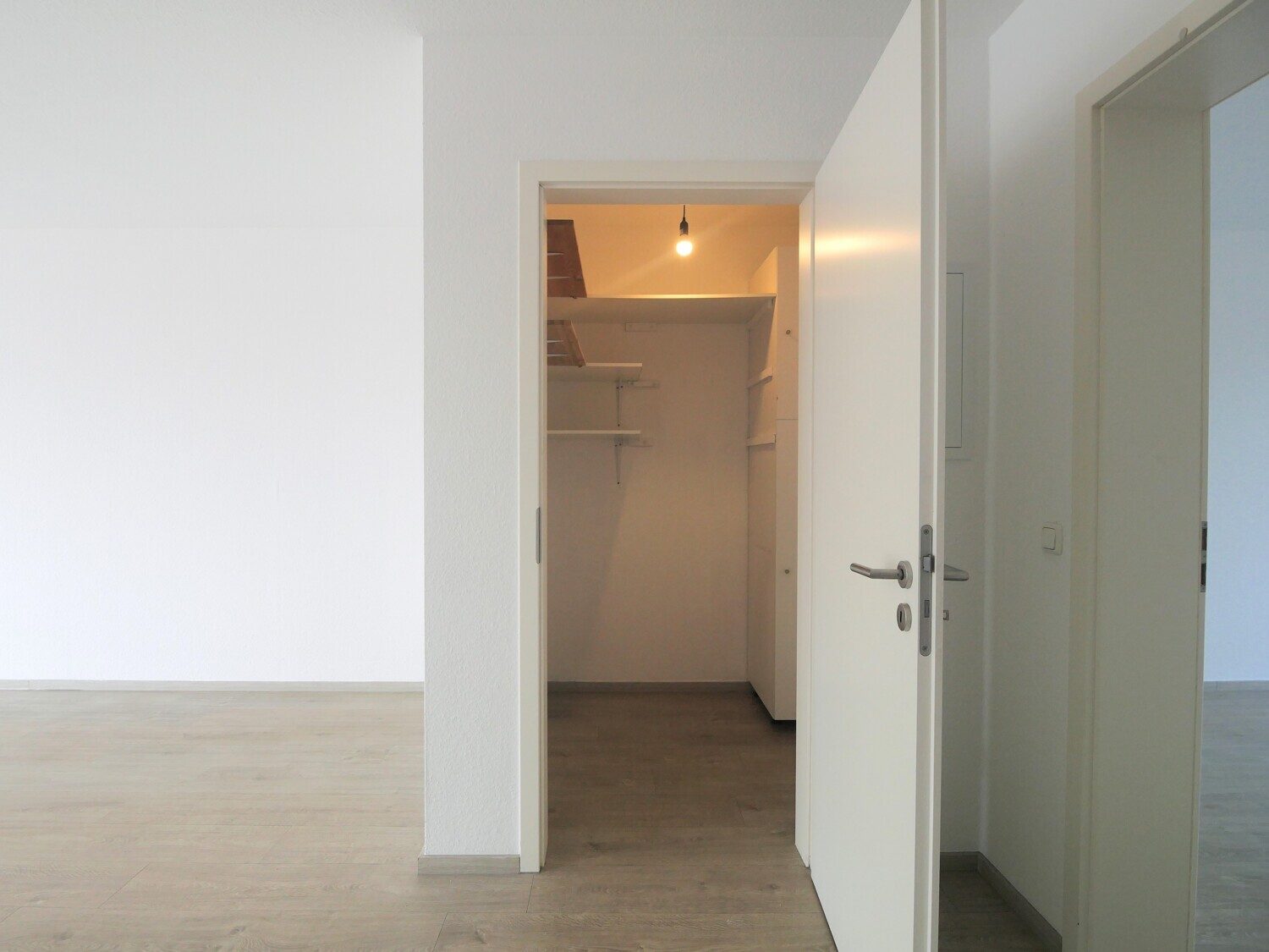 Immobilienangebot - Aachen - Alle - Bezugsfreie, lichtdurchflutete 2-Zimmer-Wohnung mit Loggia in Aachen West!