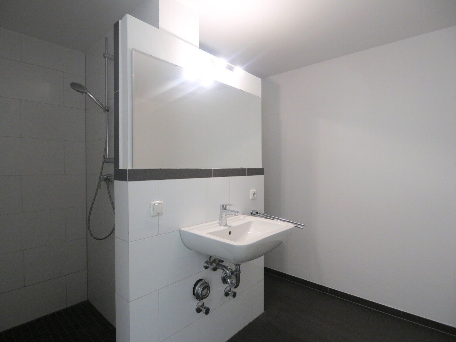 Immobilienangebot - Aachen - Alle - Bezugsfreie, lichtdurchflutete 2-Zimmer-Wohnung mit Loggia in Aachen West!