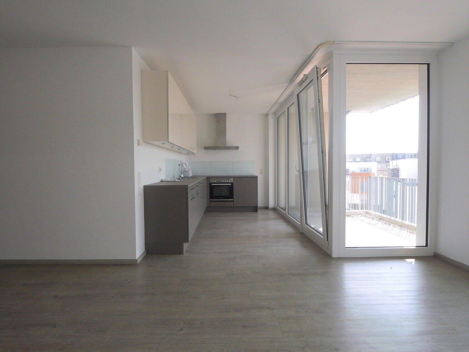 Immobilienangebot - Aachen - Alle - Bezugsfreie, lichtdurchflutete 2-Zimmer-Wohnung mit Loggia in Aachen West!
