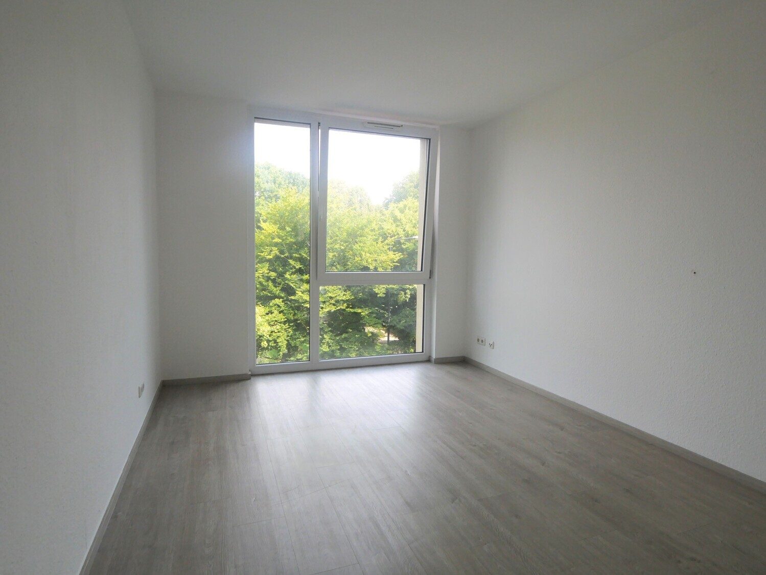 Immobilienangebot - Aachen - Alle - Bezugsfreie, lichtdurchflutete 2-Zimmer-Wohnung mit Loggia in Aachen West!