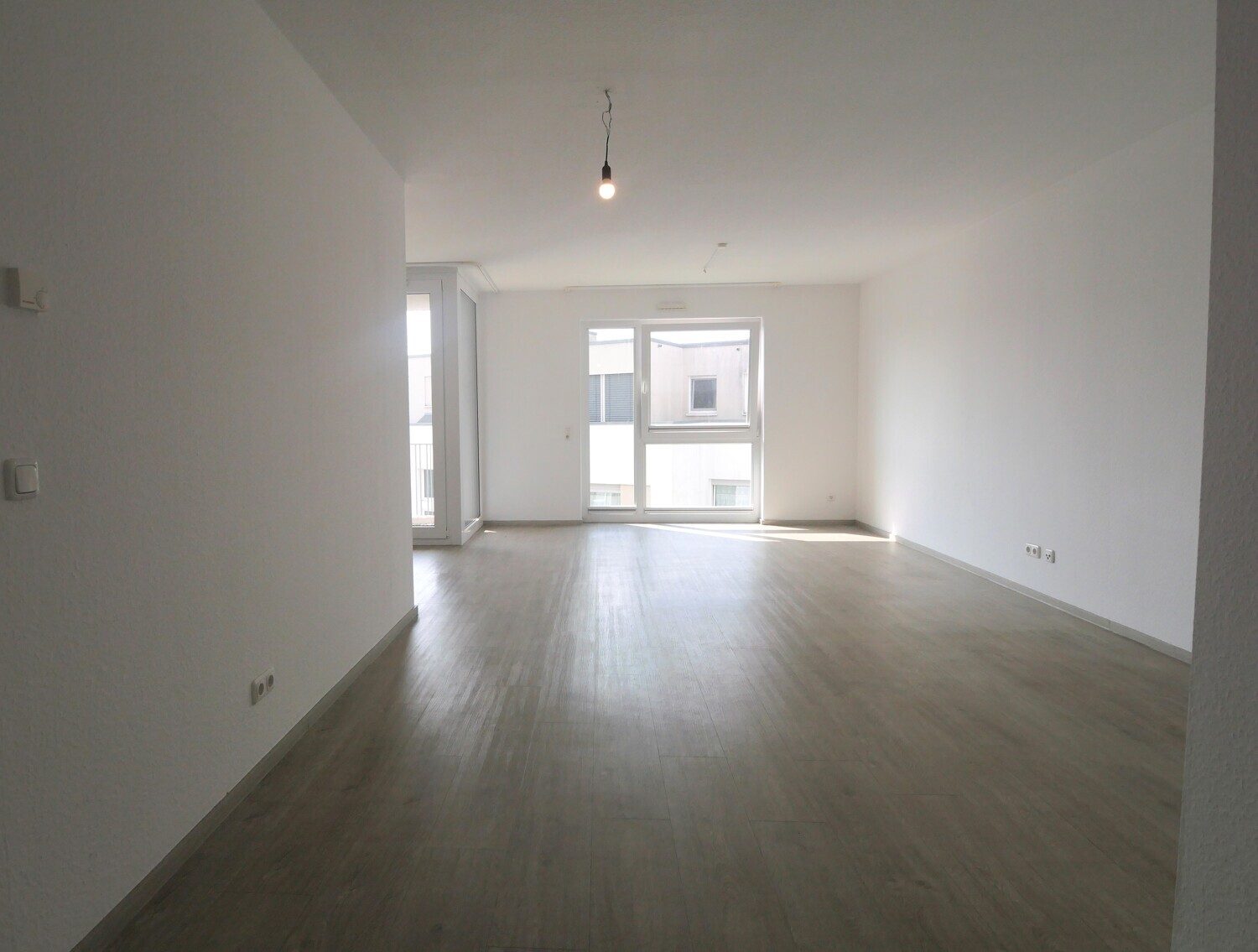 Immobilienangebot - Aachen - Alle - Bezugsfreie, lichtdurchflutete 2-Zimmer-Wohnung mit Loggia in Aachen West!