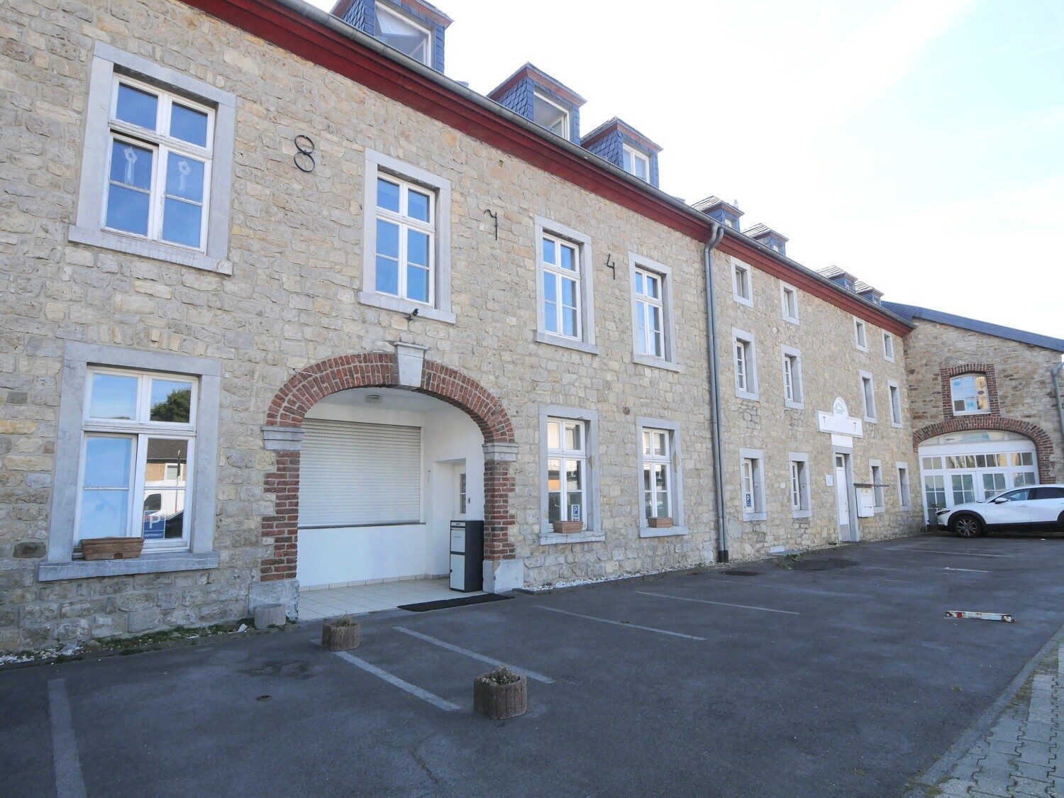 Immobilienangebot - Stolberg - Alle - Solides Wohn- und Geschäftshaus mit 8 Wohnungen und 2 Gewerbeeinheiten in Stolberg-Mausbach!
