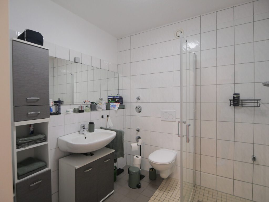 Immobilienangebot - Inden - Alle - Schöne 2,5-Zimmer-Wohnung in ruhigem Umfeld für Senioren ab 60!
WBS-Schein erforderlich!