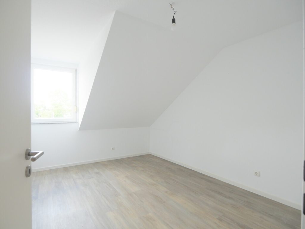 Immobilienangebot - Herzogenrath - Alle - Wohnkomfort auf 2 Ebenen – Bezugsfreie 4,5-Zimmer Maisonette-Wohnung mit Balkon in Herzogenrath!