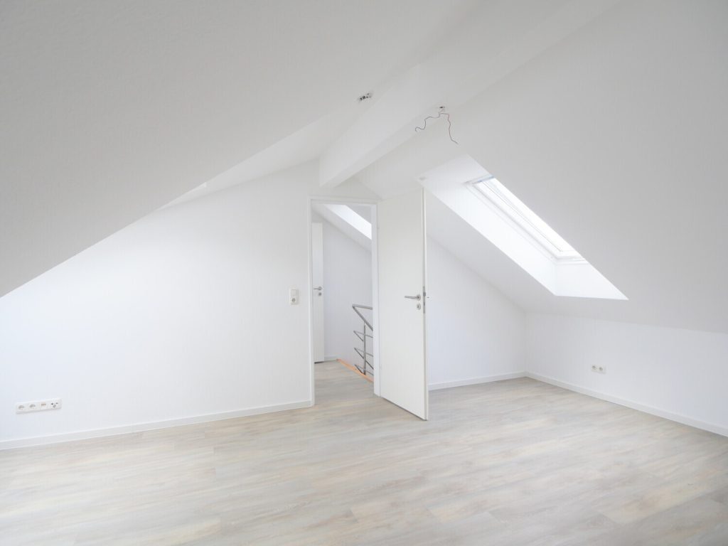 Immobilienangebot - Herzogenrath - Alle - Wohnkomfort auf 2 Ebenen – Bezugsfreie 4,5-Zimmer Maisonette-Wohnung mit Balkon in Herzogenrath!
