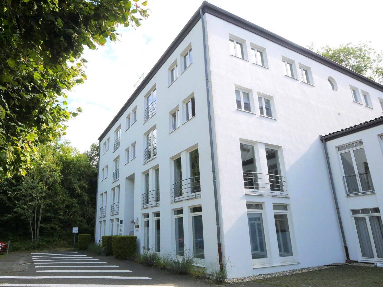 Immobilienangebot - Aachen Kornelimünster - Alle - Moderne, vermietete Bürofläche inkl. Stellplatz in Aachen-Kornelimünster!