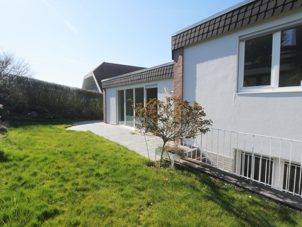 Immobilienangebot - Stolberg - Alle - Ruhiges Wohnen in Stolberg: Architektonisch spannende Doppelhaushälfte mit Garten & viel Potenzial!