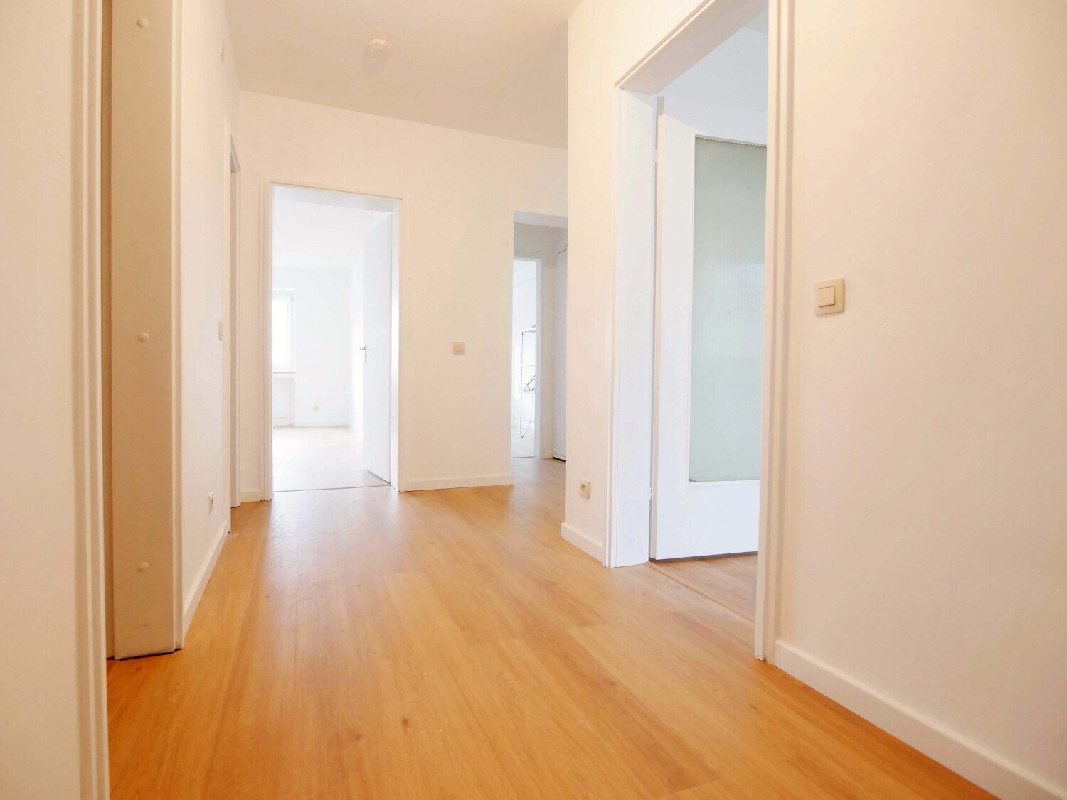 Diele 1 Immobilienangebot - Aachen - Alle - Attraktive, vermietete 4-Zimmer-Wohnung mit Loggia und Garage in Aachen Burtscheid!