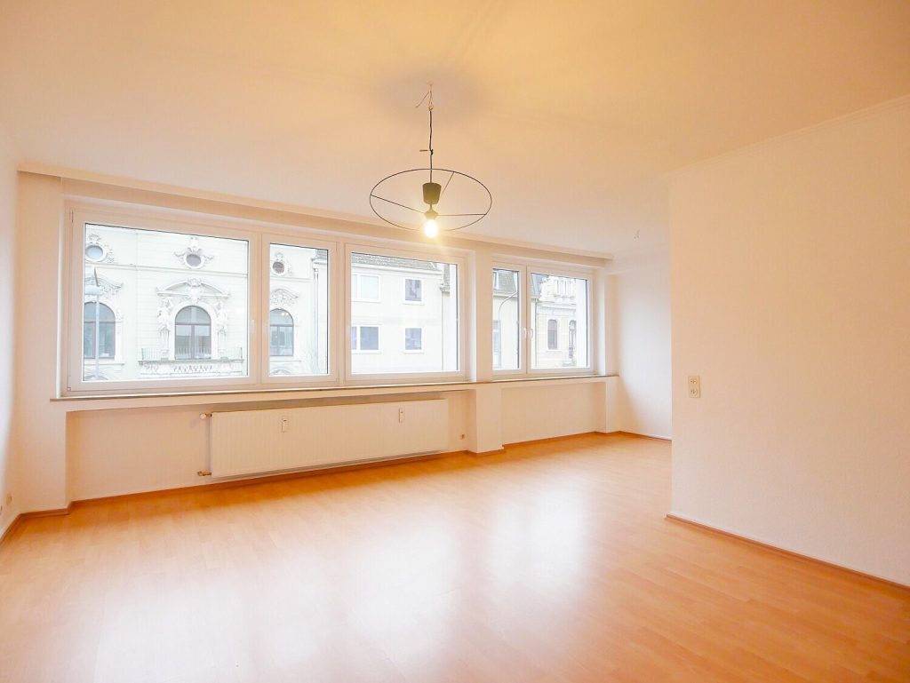 Immobilienangebot - Aachen - Alle - Geräumige 3-Zimmer-Wohnung mit Balkon im Aachener Zentrum!