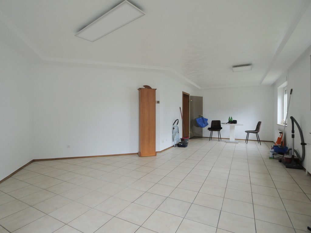 Immobilienangebot - Würselen - Alle - Geräumige 3 Zimmer-Erdgeschosswohnung mit Balkon + PKW Stellplatz in Würselen