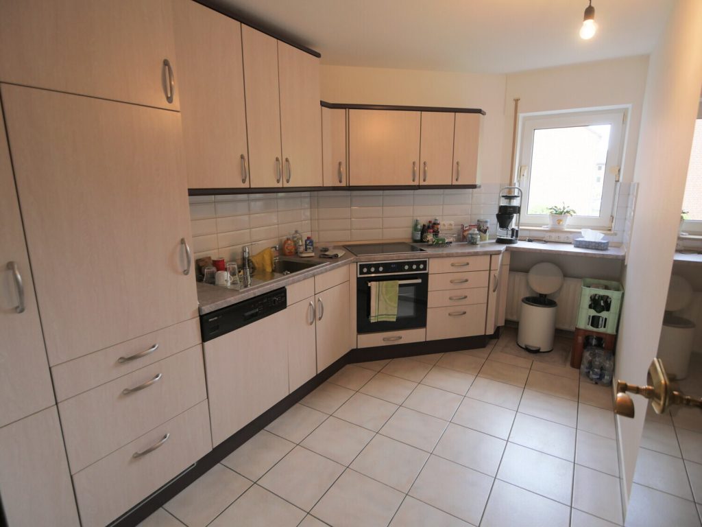 Immobilienangebot - Würselen - Alle - Geräumige 3 Zimmer-Erdgeschosswohnung mit Balkon + PKW Stellplatz in Würselen
