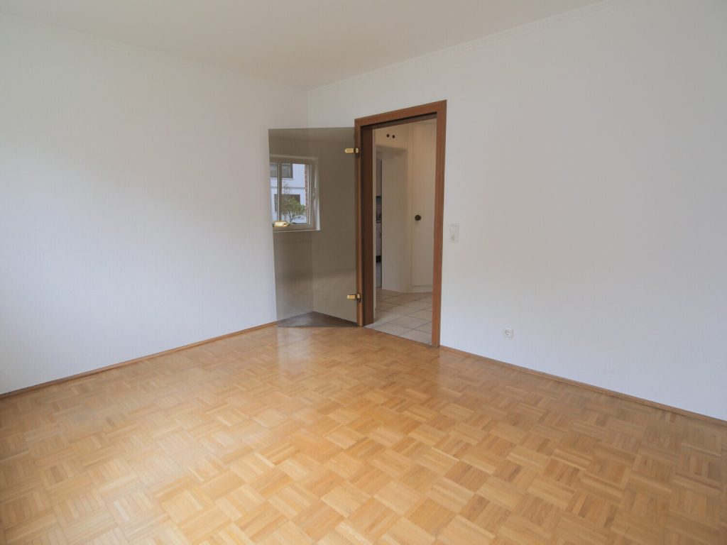 Immobilienangebot - Würselen - Alle - Geräumige 3 Zimmer-Erdgeschosswohnung mit Balkon + PKW Stellplatz in Würselen