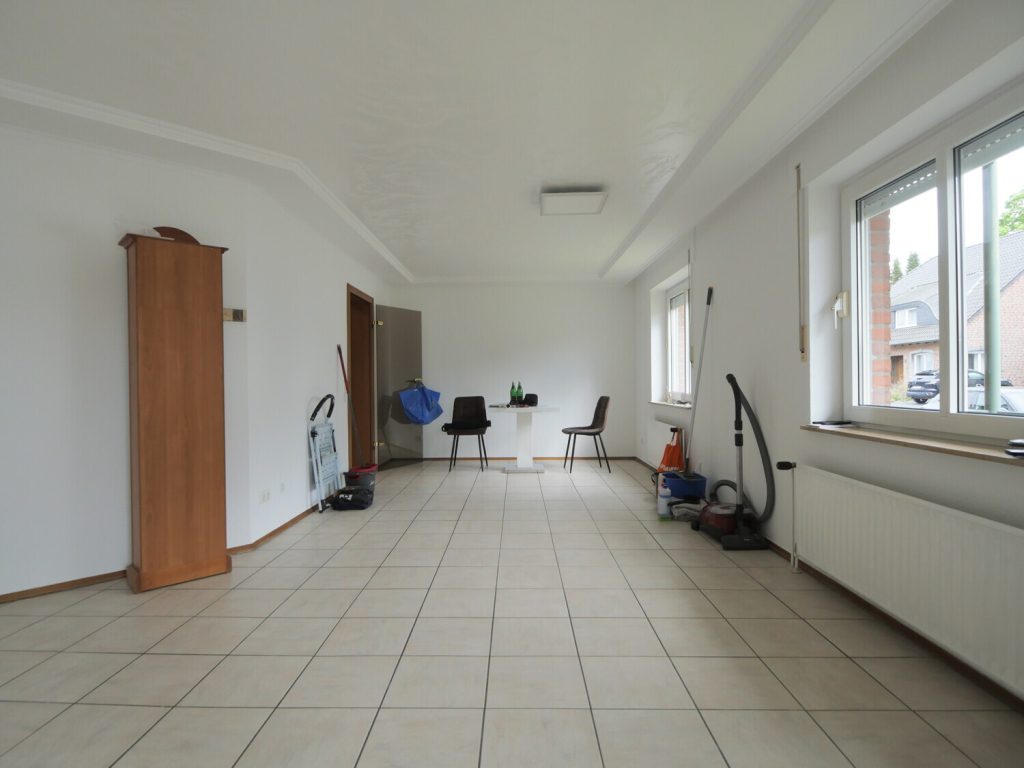 Immobilienangebot - Würselen - Alle - Geräumige 3 Zimmer-Erdgeschosswohnung mit Balkon + PKW Stellplatz in Würselen