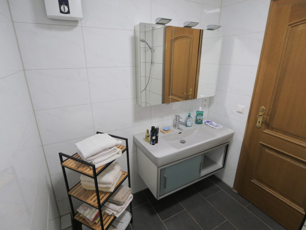 Immobilienangebot - Würselen - Alle - Geräumige 3 Zimmer-Erdgeschosswohnung mit Balkon + PKW Stellplatz in Würselen