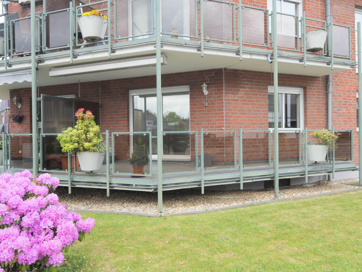 Immobilienangebot - Würselen - Alle - Geräumige 3 Zimmer-Erdgeschosswohnung mit Balkon + PKW Stellplatz in Würselen