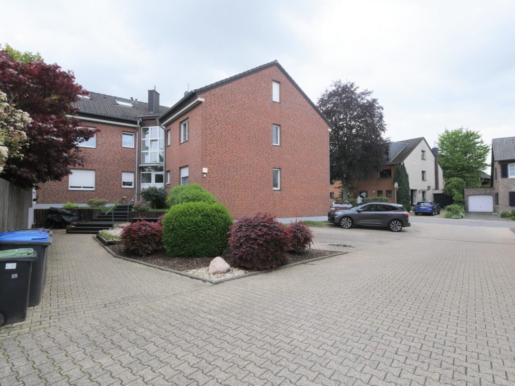 Immobilienangebot - Würselen - Alle - Geräumige 3 Zimmer-Erdgeschosswohnung mit Balkon + PKW Stellplatz in Würselen