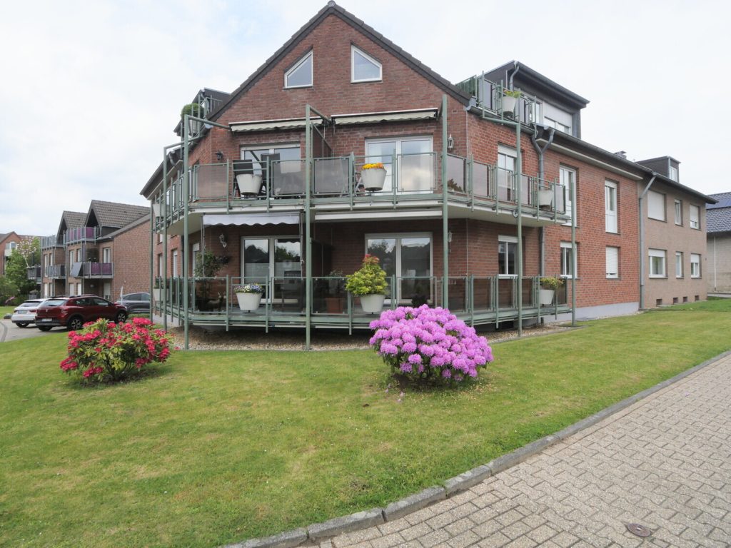 Immobilienangebot - Würselen - Alle - Geräumige 3 Zimmer-Erdgeschosswohnung mit Balkon + PKW Stellplatz in Würselen