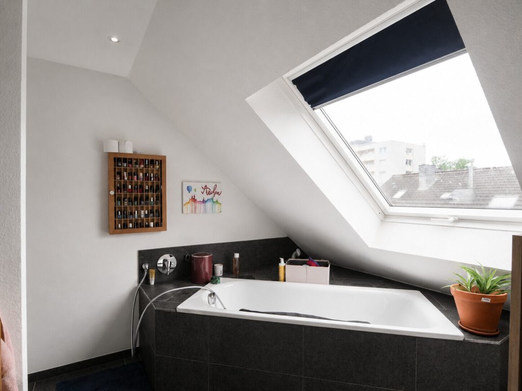 Immobilienangebot - Aachen - Alle - Großzügige 3-Zimmer-Dachgeschosswohnung mit Dachterrasse, 2 Bädern und Aufzug in Haaren!