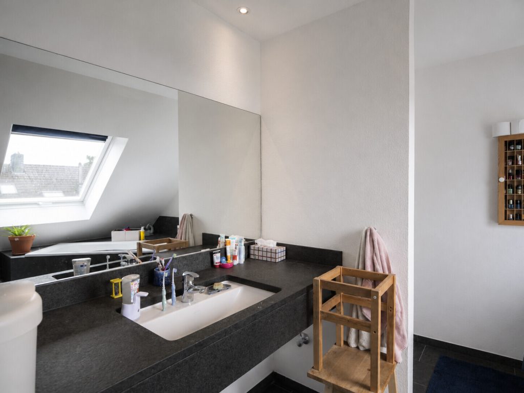 Immobilienangebot - Aachen - Alle - Großzügige 3-Zimmer-Dachgeschosswohnung mit Dachterrasse, 2 Bädern und Aufzug in Haaren!