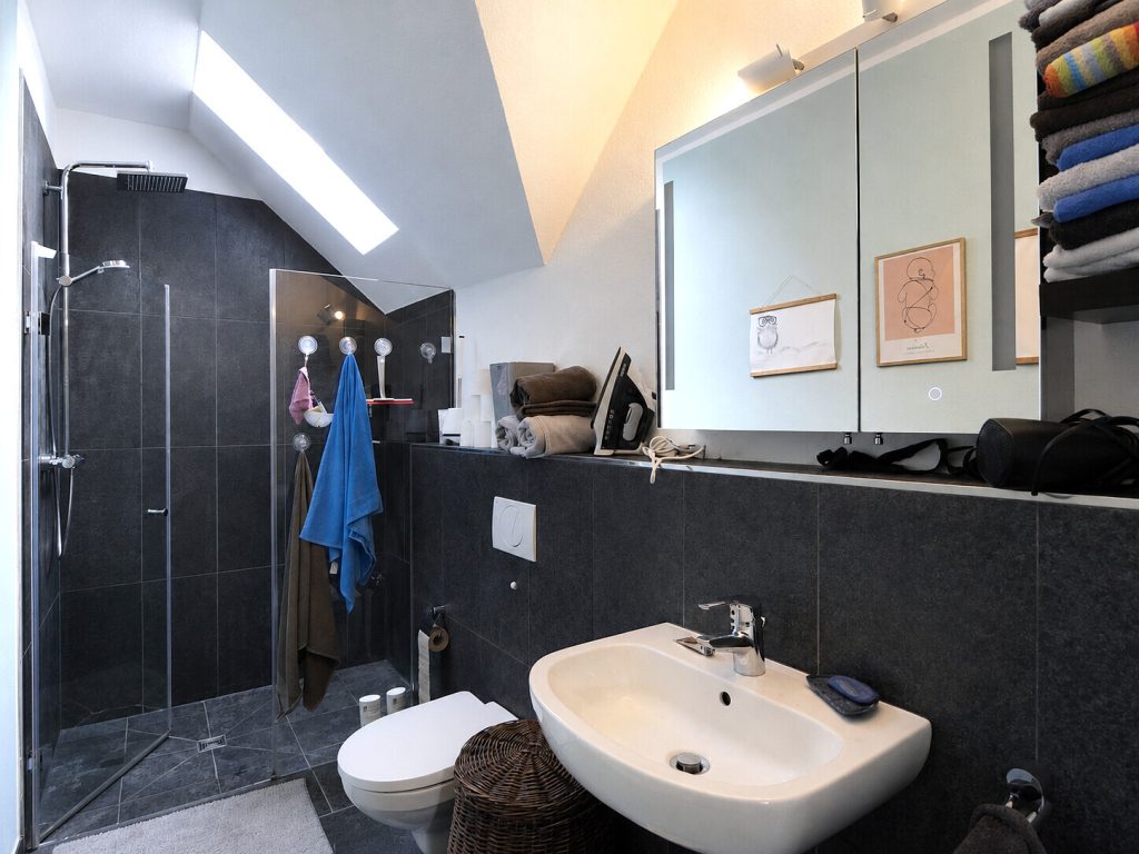 Immobilienangebot - Aachen - Alle - Großzügige 3-Zimmer-Dachgeschosswohnung mit Dachterrasse, 2 Bädern und Aufzug in Haaren!