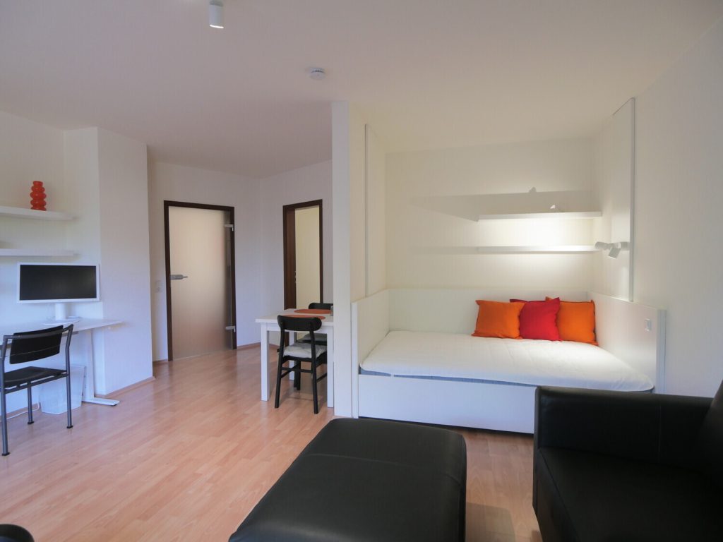 Immobilienangebot - Aachen - Alle - Vollmöbliertes und frisch renoviertes 1-Zimmer-Apartment mit Loggia in zentraler Lage von Aachen!
